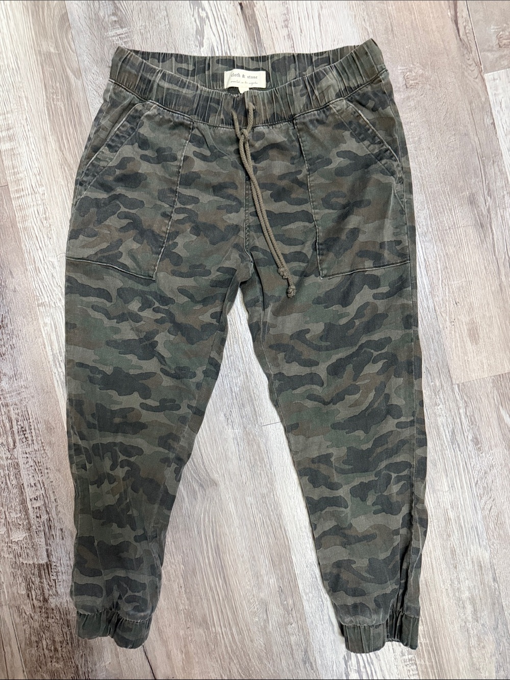 Cloth & Stone Women’s Anthropology Camo Joggers